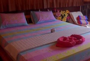Minibar, két bảo mật tại phòng, bàn 