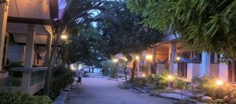 Black & White Bungalows
