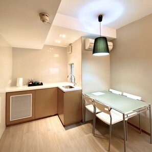 Chambre Double Supérieure | Minibar, coffres-forts dans les chambres, bureau, Wi-Fi gratuit