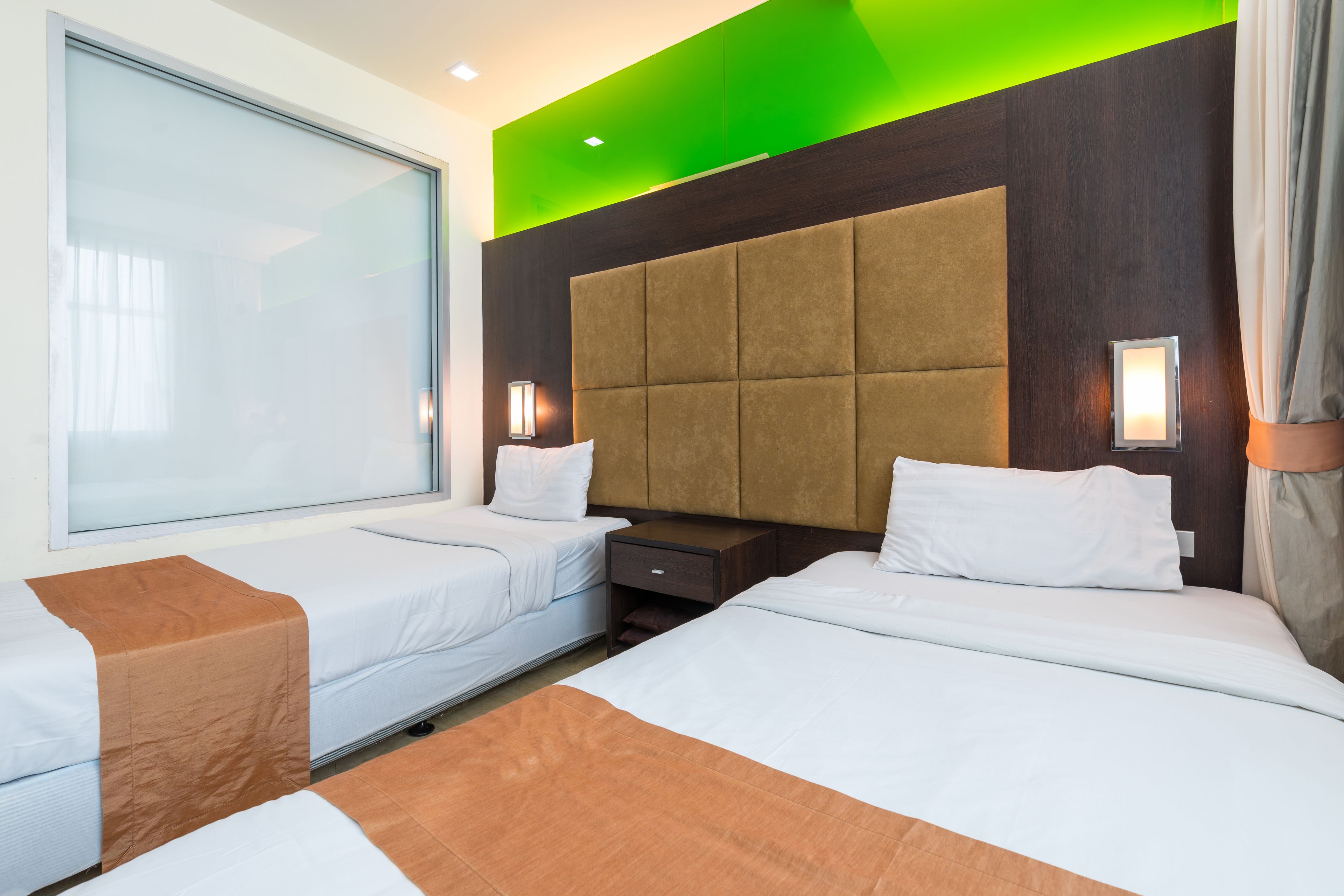 Deluxe Twin Room | Hypo-allergenic bedding, in-room safe, rollaway beds, free WiFi