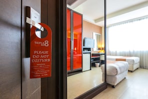 Habitació amb dos llits individuals Deluxe | Roba de llit hipoal·lergògena i caixa forta a l'habitació 