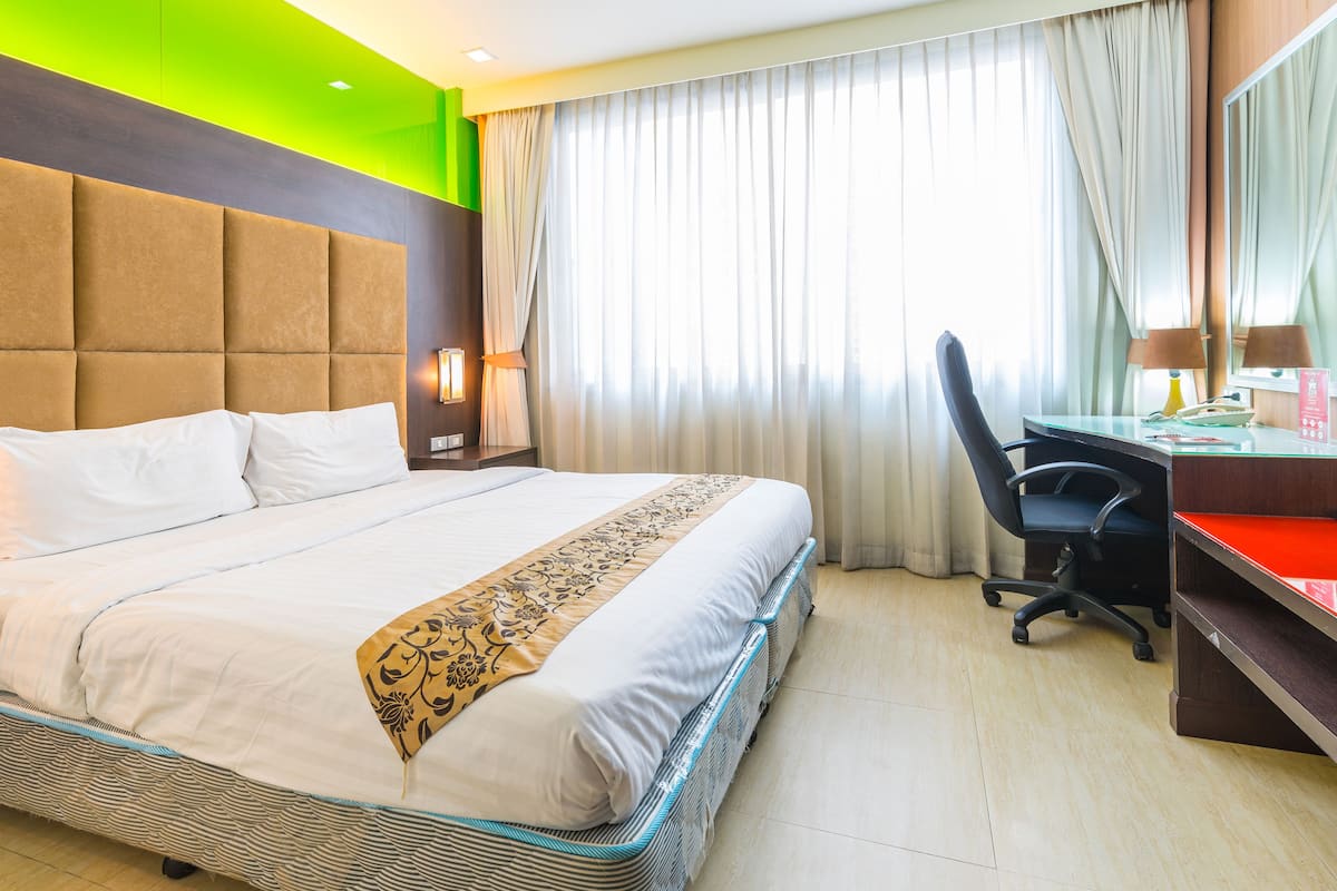Deluxe Double Room | Hypo-allergenic bedding, in-room safe, rollaway beds, free WiFi
