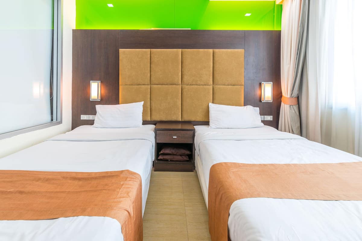 Hypo-allergenic bedding, in-room safe, rollaway beds, free WiFi