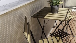 In-room safe, iron/ironing board (on request), cribs (free), WiFi (free) - St Peter‘s View (Rome)