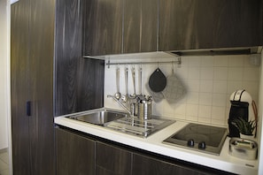 Deluxe Apartment, Kitchenette, City View | Private kitchen