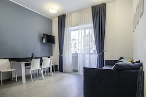 Firemannsrom – comfort, balkong | Oppholdsområde | Flatskjerm-TV