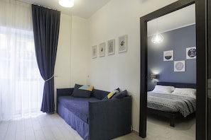 Comfort Quadruple Room, Balcony | Living area