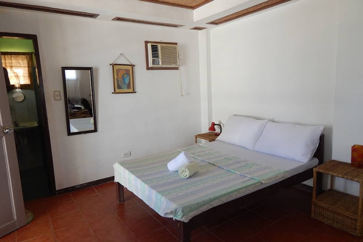 Down Hill Beach Room (2B) | Extrasängar