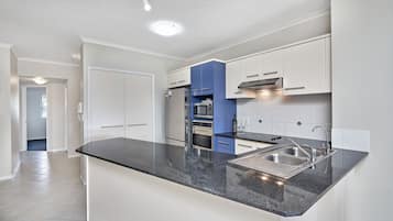 Family Apartment, 3 Bedrooms, 2 Bathrooms | Private kitchen | Microwave, stovetop, dishwasher, coffee/tea maker