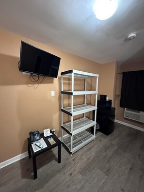 Free WiFi, bed sheets