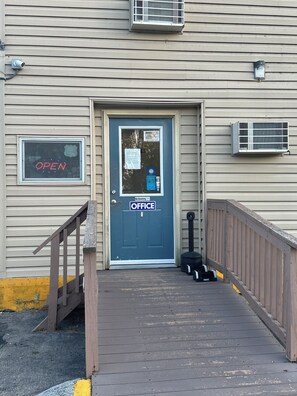 Front of property - Relax Inn (Streator)