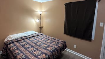 Standard Single Room | Free WiFi, bed sheets