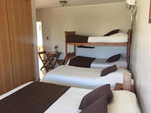 Free WiFi, bed sheets - Hotel Blanco Encalada (Caldera)