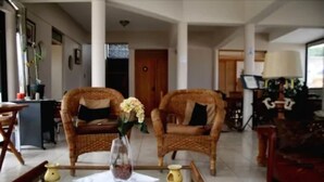 Kawasan tempat duduk lobi