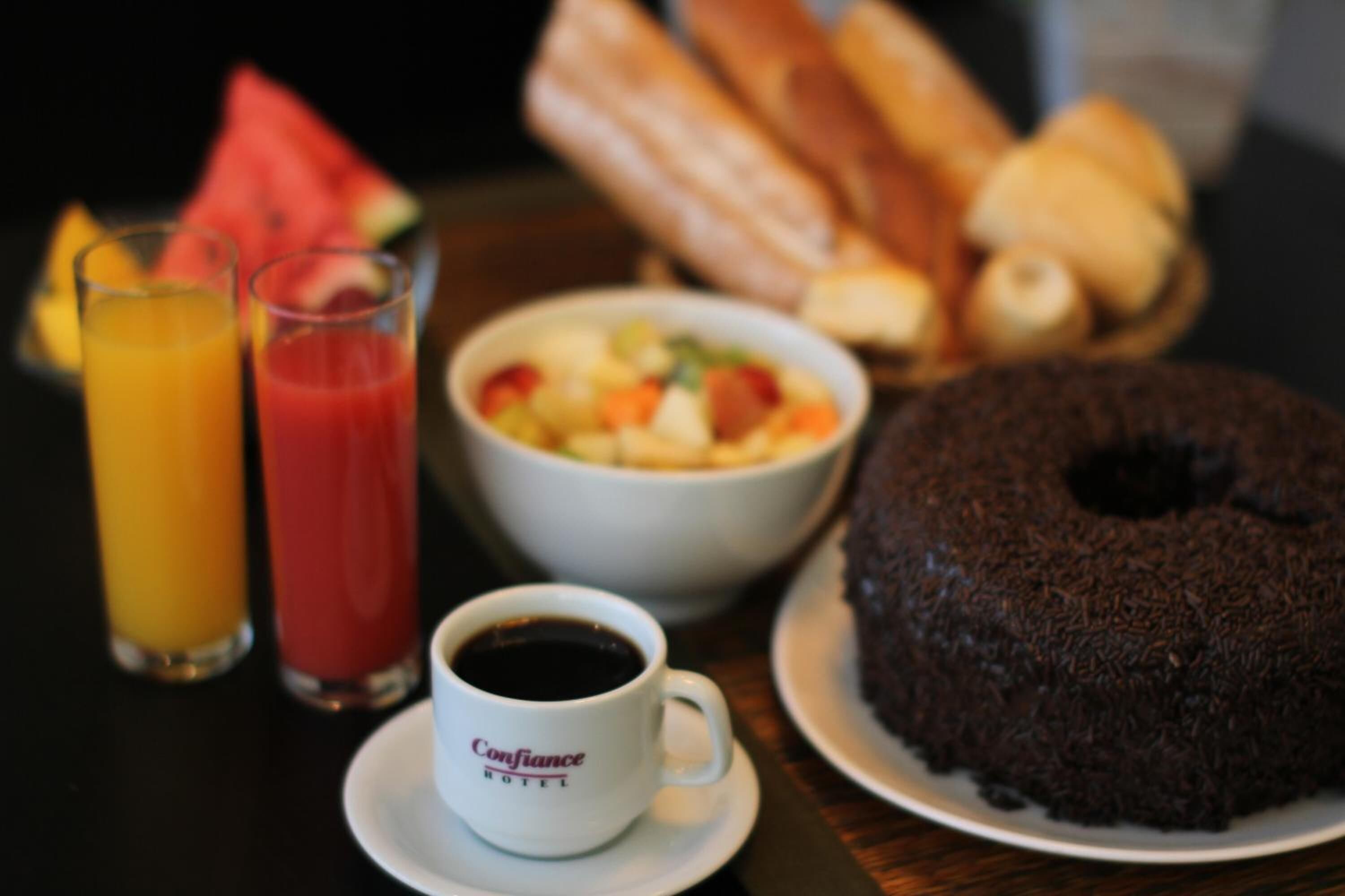 breakfast, lunch and dinner served