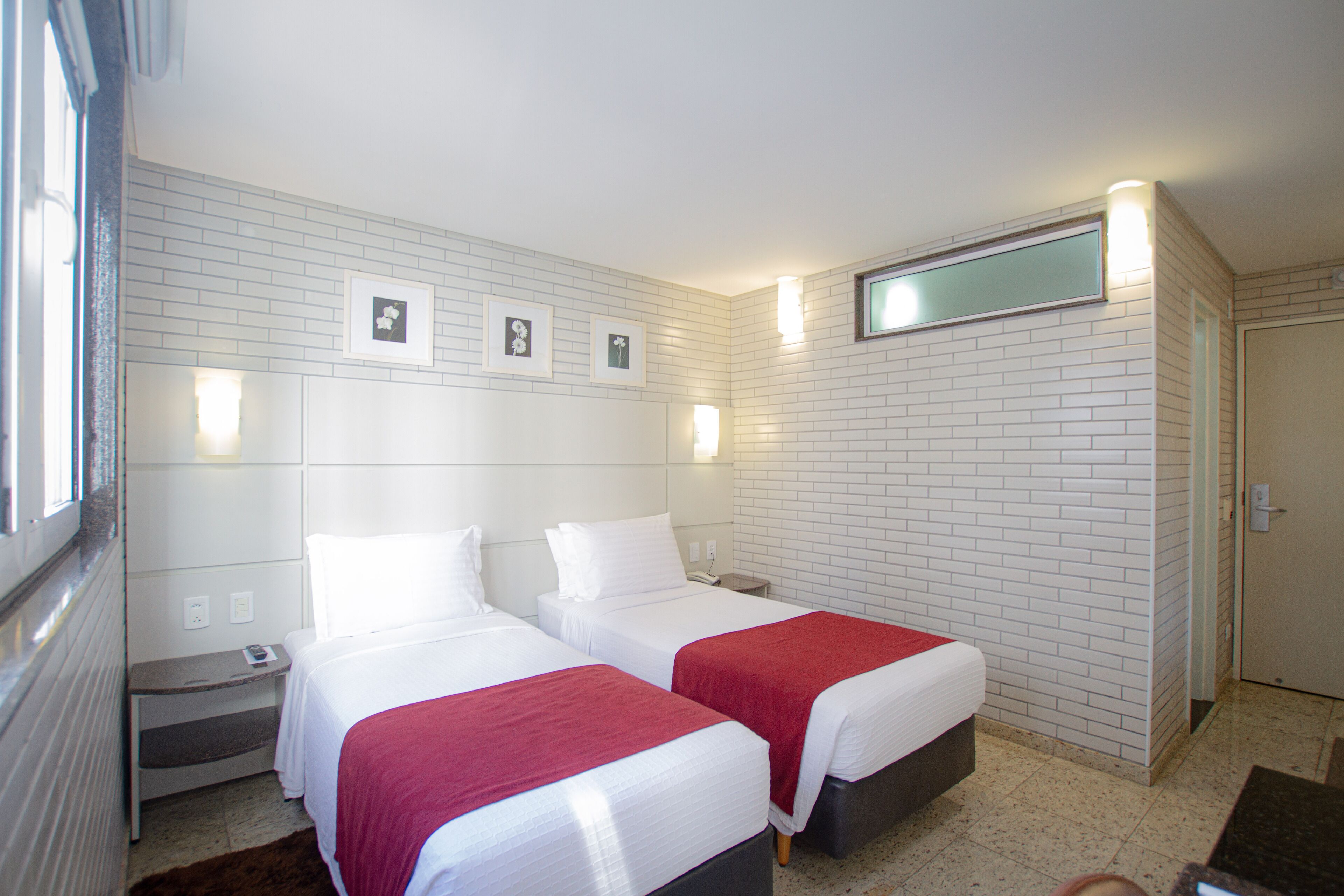 standard twin room, 2 single beds | 1 bedroom, minibar, in-room safe, desk
