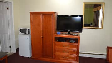 Queen Room | 1 bedroom, Select Comfort beds, desk, blackout drapes