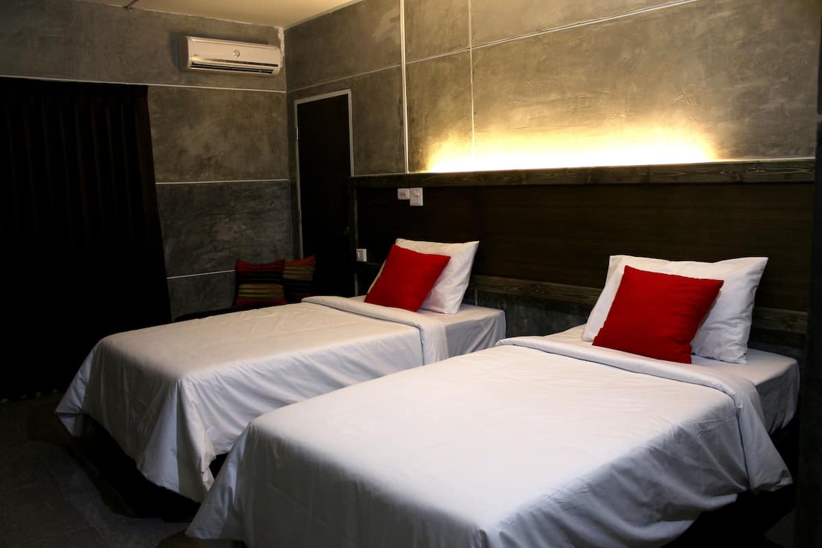 Free WiFi, bed sheets