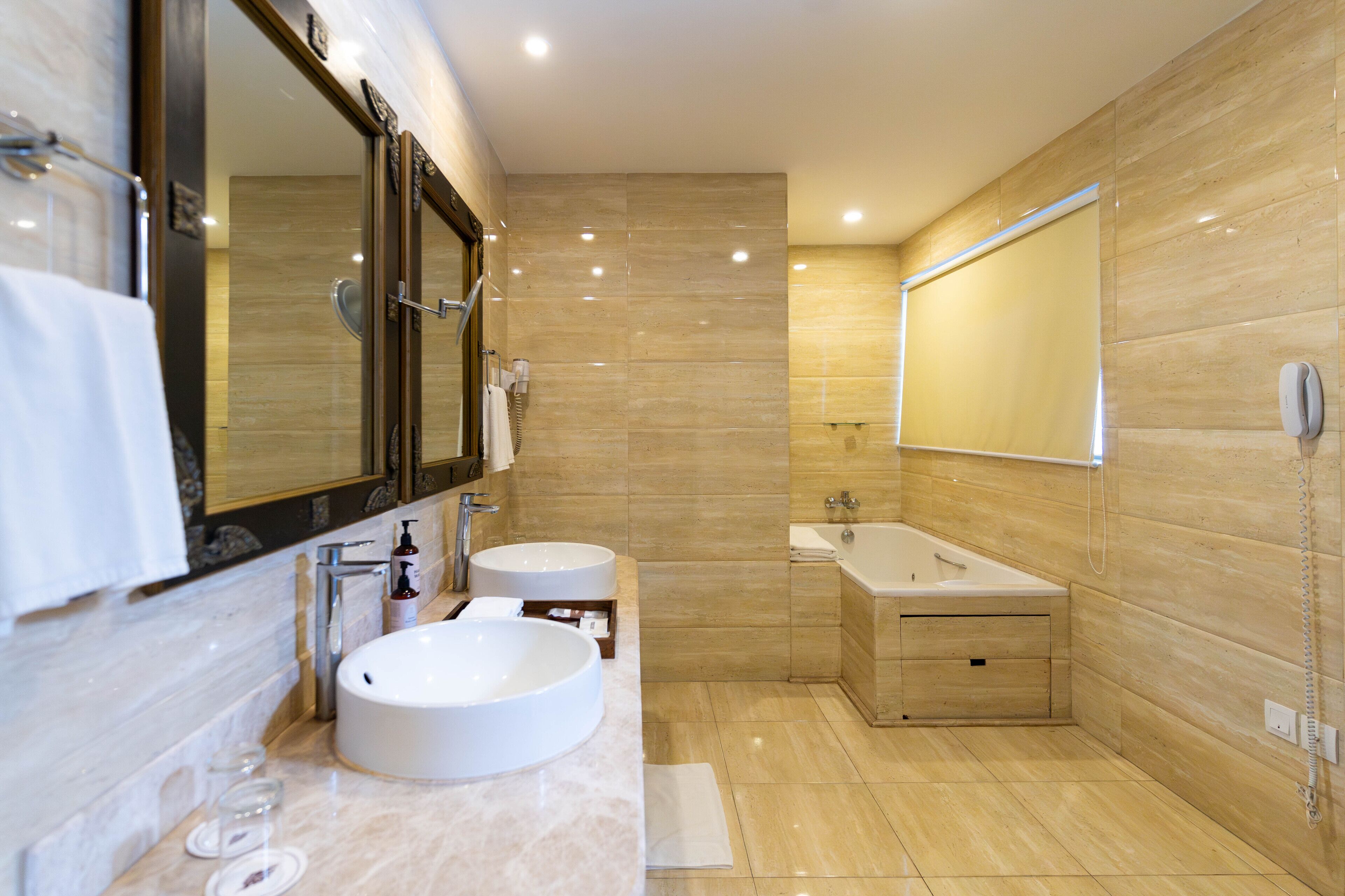 traditional suite | bathroom | free toiletries, hair dryer, towels
