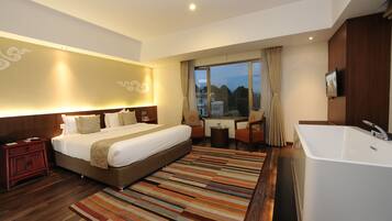 Bộ đồ giường cao cấp, két bảo mật tại phòng, trang trí khác biệt