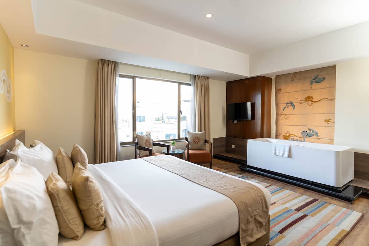 Traditionele suite | Luxe beddengoed, een kluis op de kamer, individueel gedecoreerd