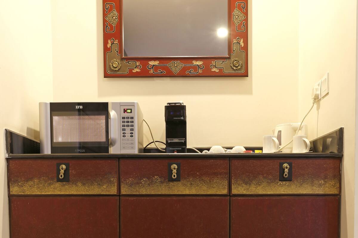 traditional suite | premium bedding, in-room safe, individually decorated