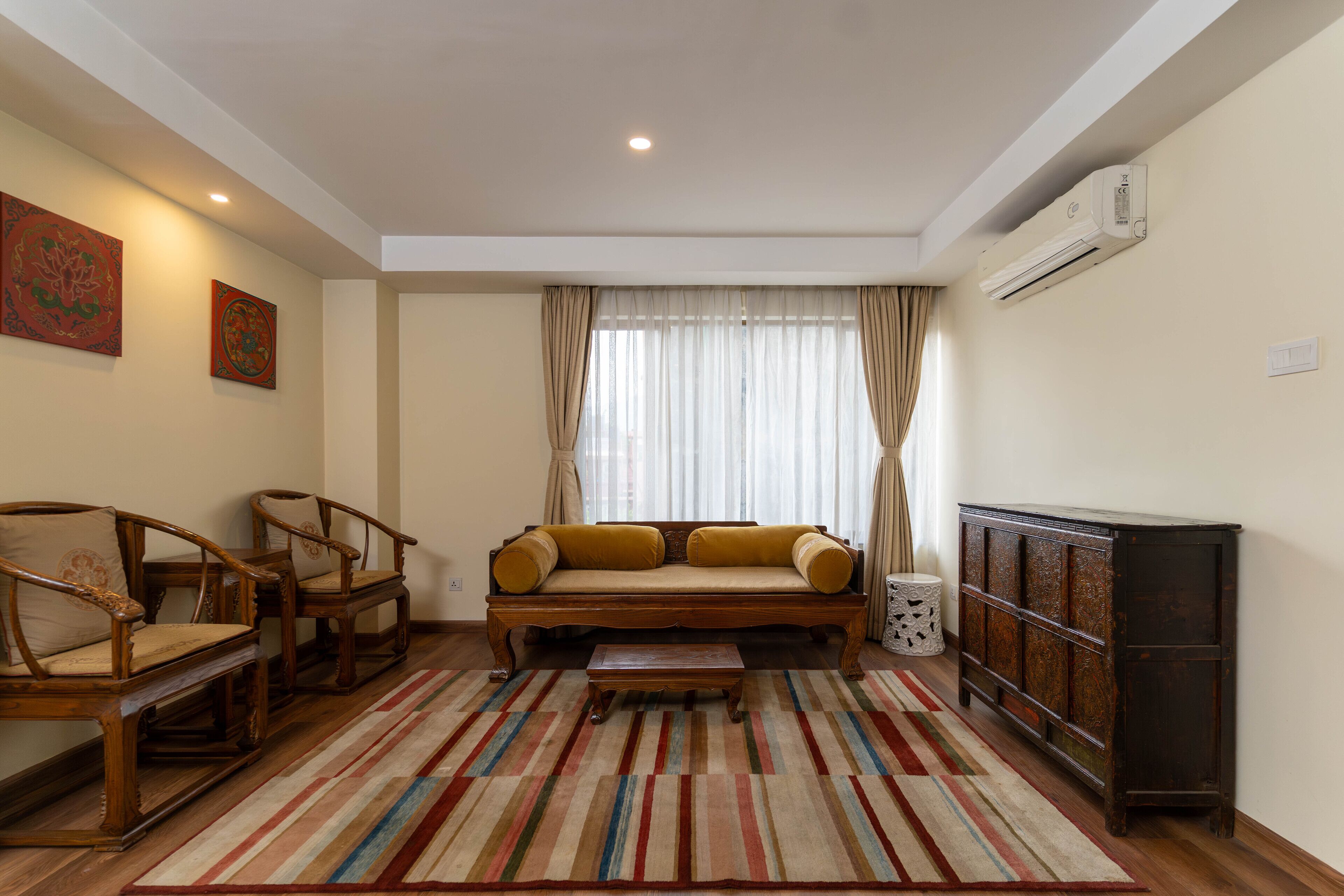 traditional suite | premium bedding, in-room safe, individually decorated