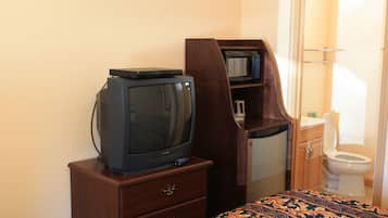 Standard Room, 1 Queen Bed | Room amenity