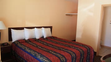 Standard Room, 1 Queen Bed | Desk, blackout curtains, iron/ironing board, rollaway beds