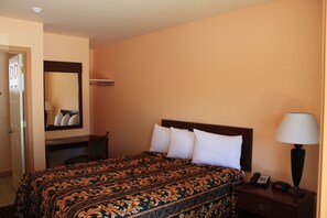 Standard Room, 1 Queen Bed | Desk, blackout drapes, iron/ironing board, rollaway beds