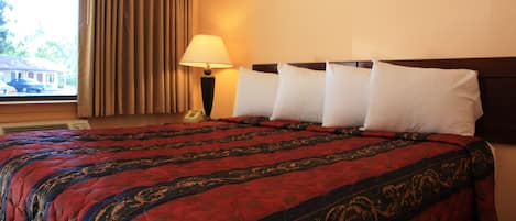 Deluxe Room, 1 King Bed | Desk, blackout drapes, iron/ironing board, rollaway beds