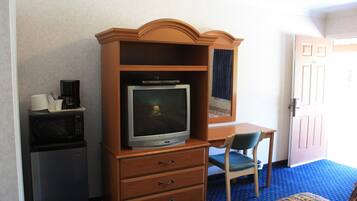 Deluxe Room, 1 King Bed | Living area | TV