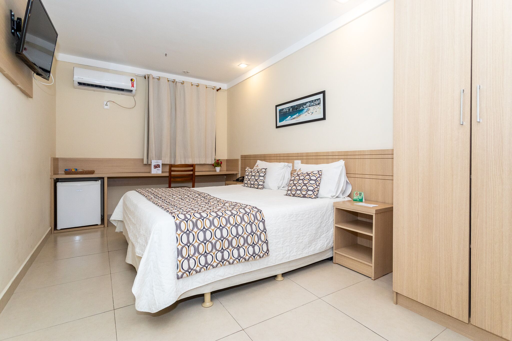 standard double room, private bathroom | minibar, in-room safe, desk, blackout curtains