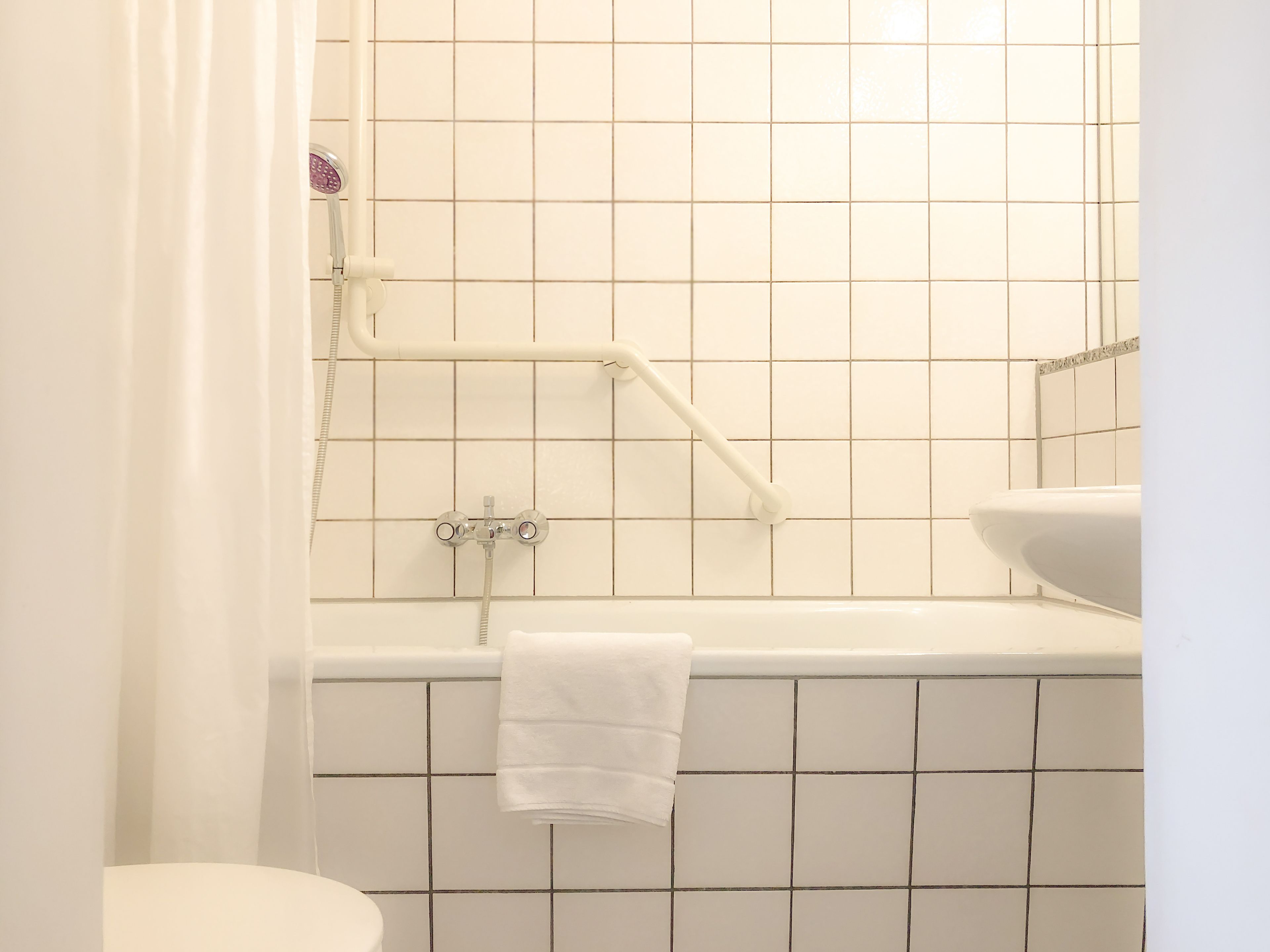 deep-soaking bathtub