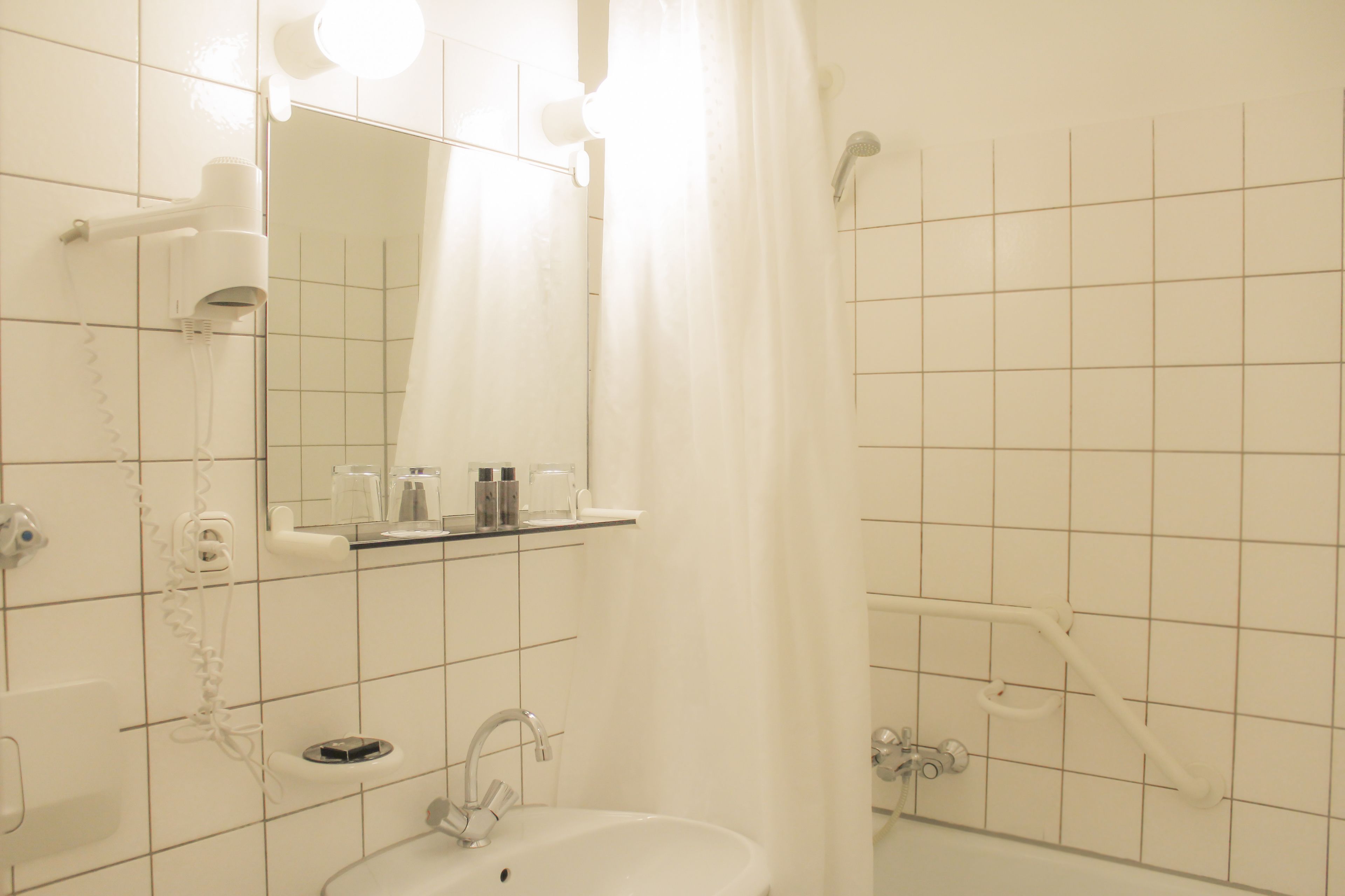 deep-soaking bathtub