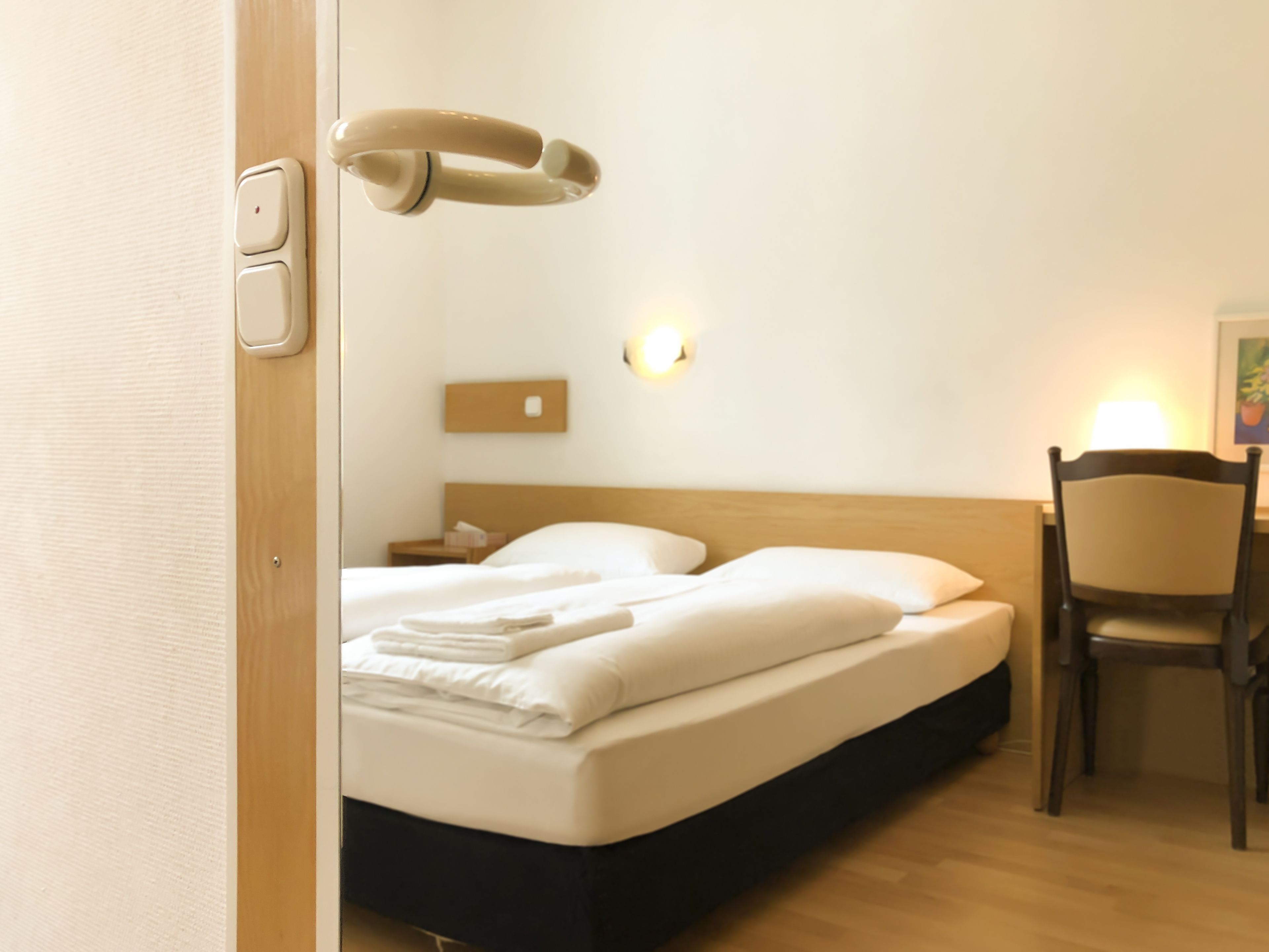 double room | desk, free wifi, bed sheets