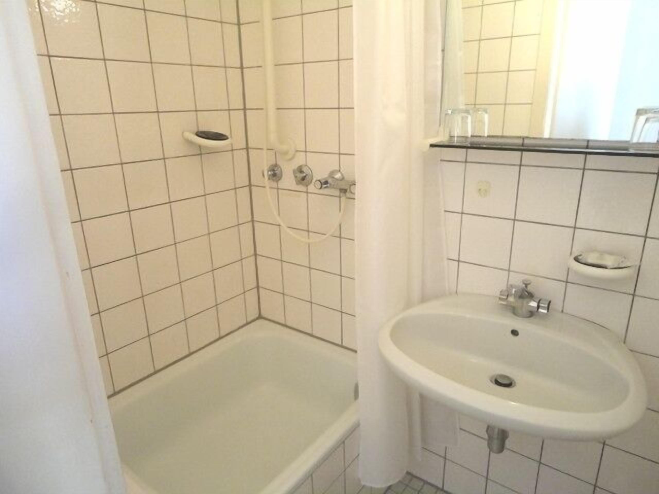 bathroom | free toiletries, hair dryer, towels