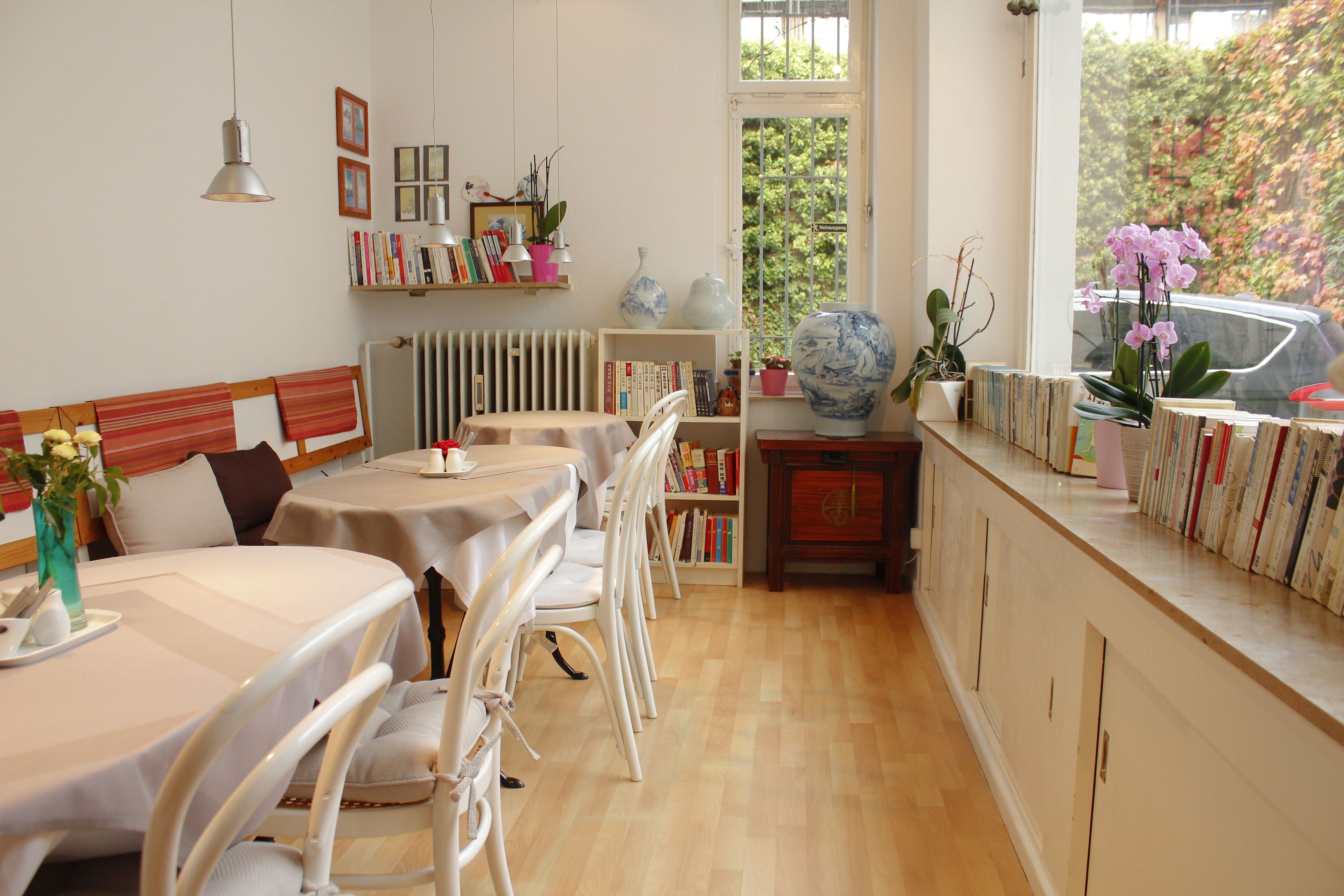 daily continental breakfast (eur 10 per person)