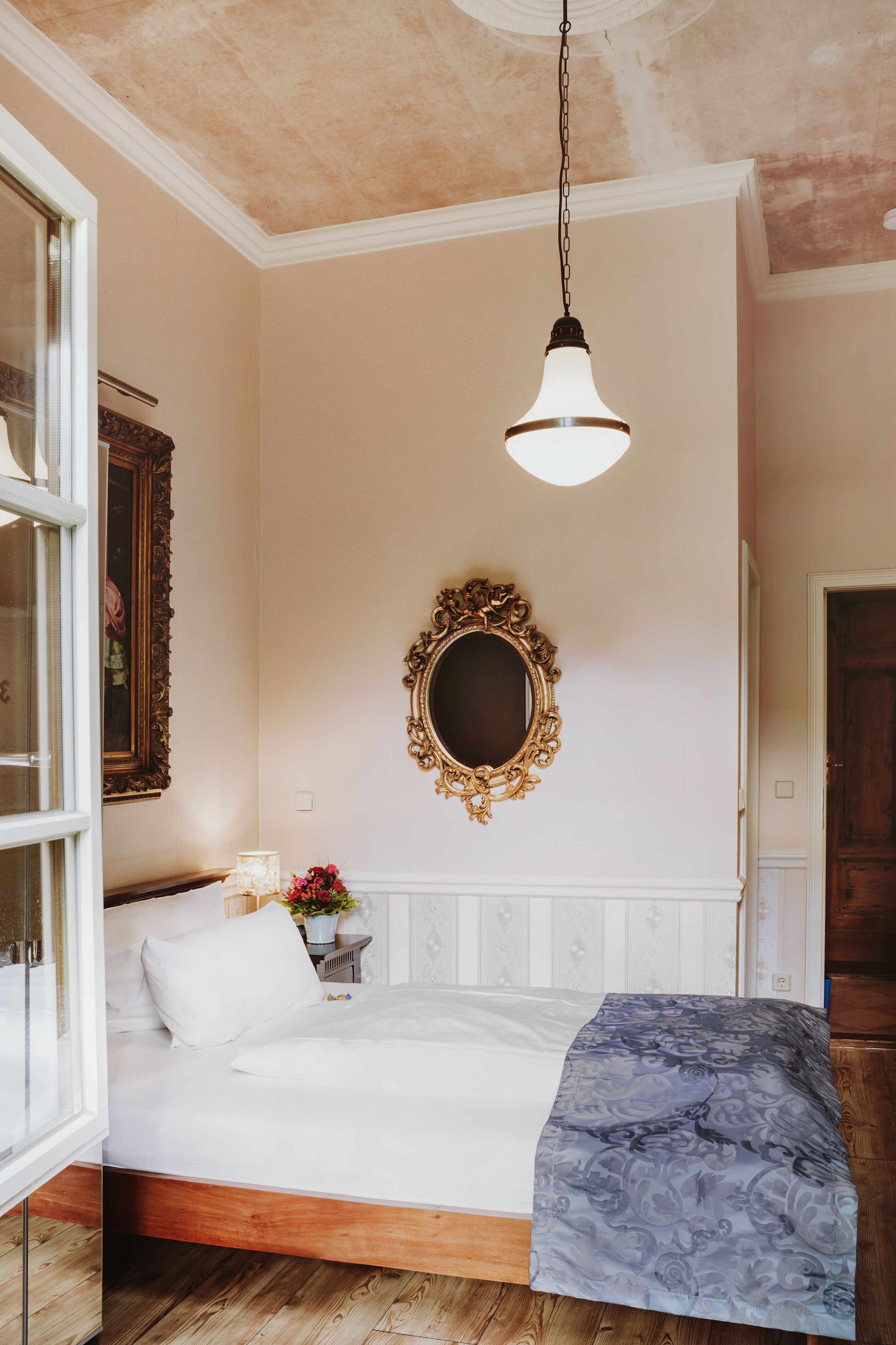 premium bedding, in-room safe, individually decorated, desk