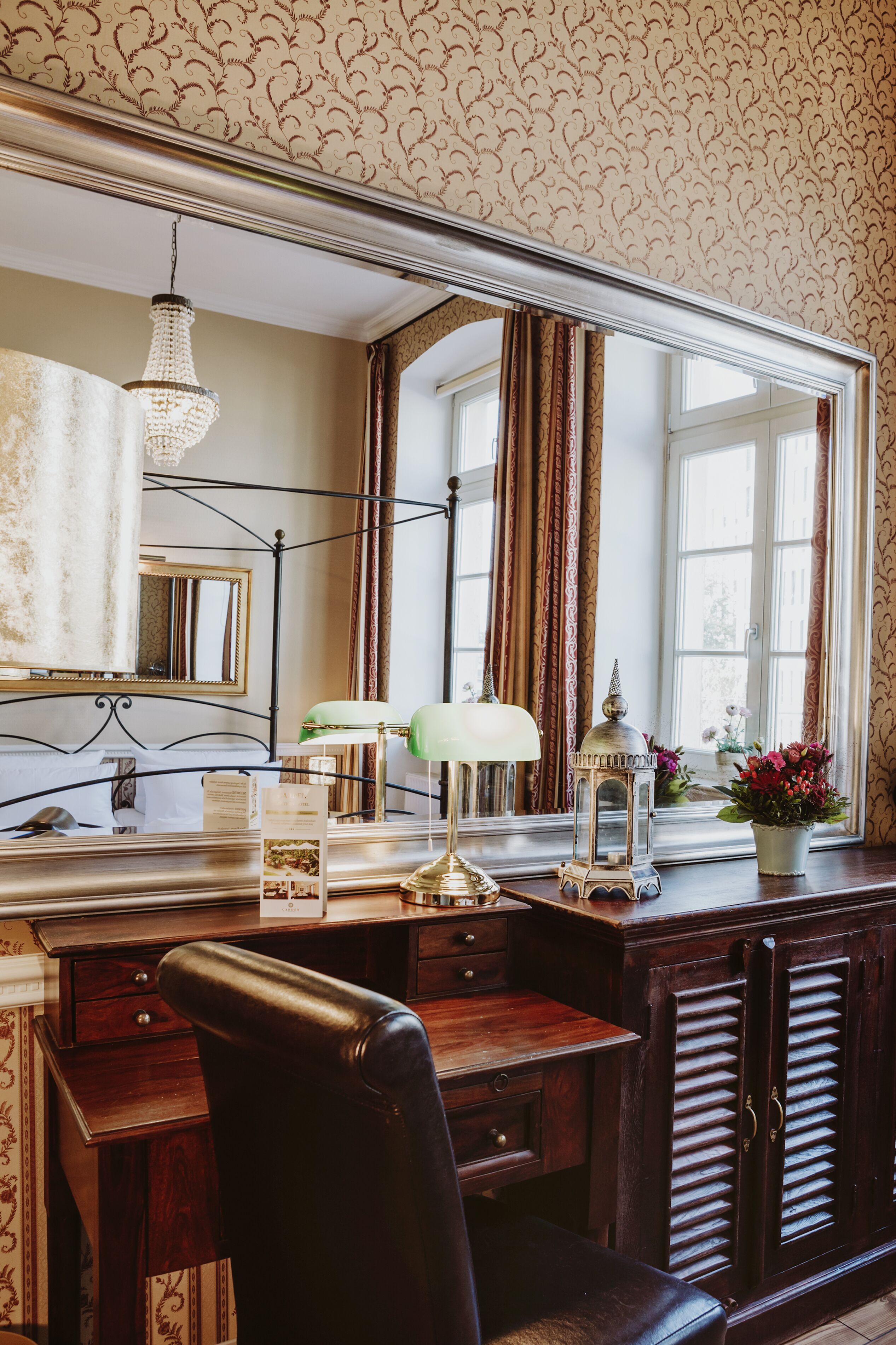 business double room | premium bedding, in-room safe, individually decorated, desk