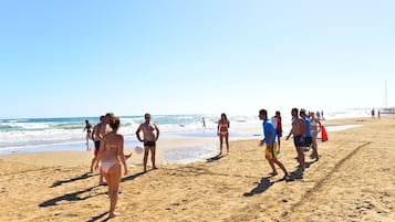 Private beach, free beach shuttle, sun-loungers, beach umbrellas
