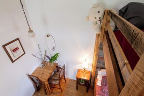 Deluxe kamer, Meerdere bedden | Kamervoorziening