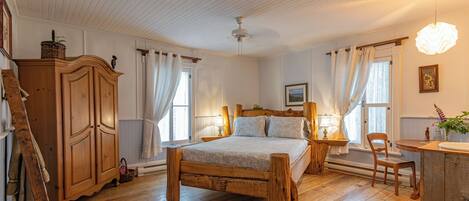 Superior Double Room (Cats on premises) | Egyptian cotton sheets, premium bedding, individually decorated, desk