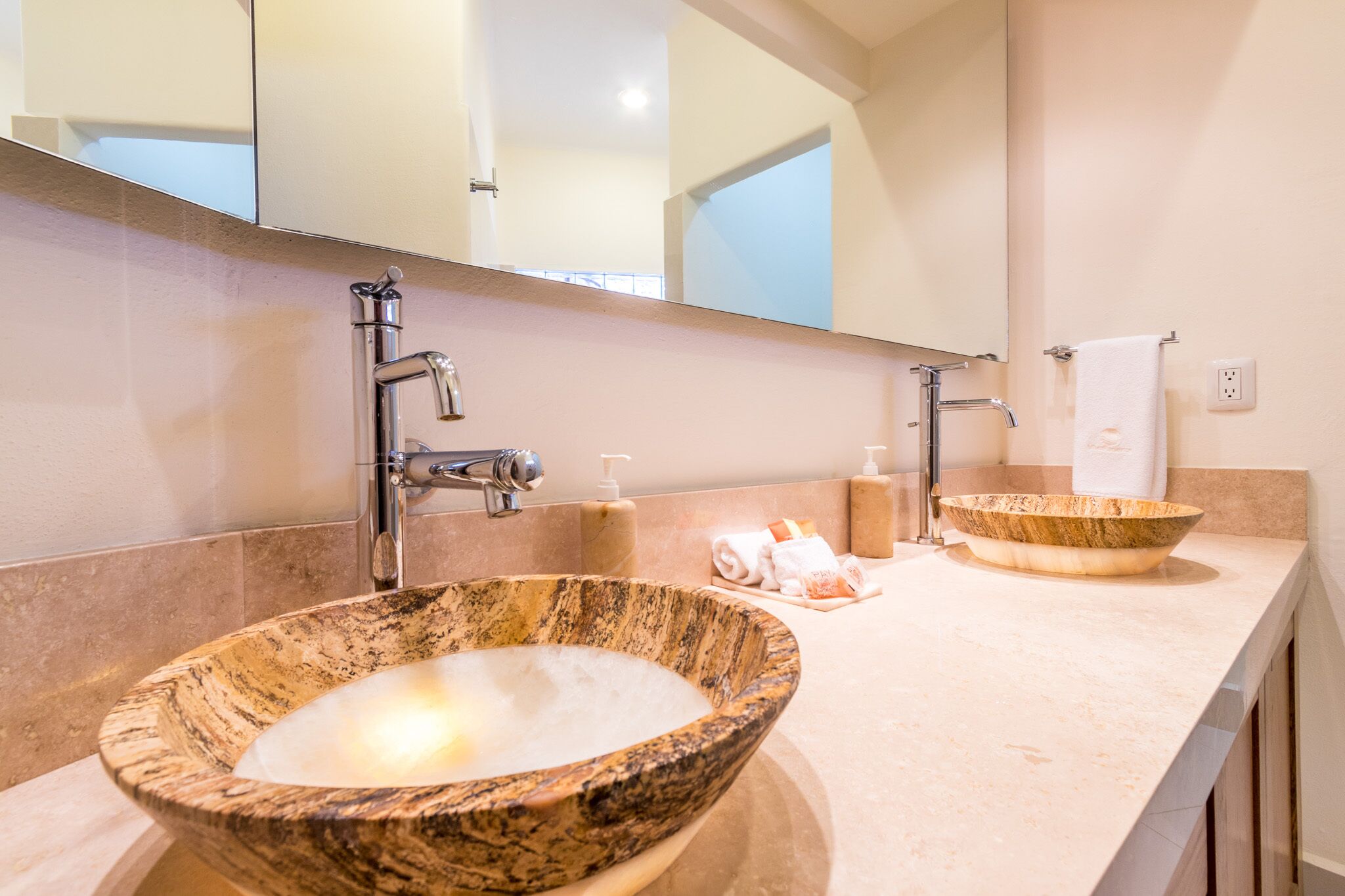 penthouse, 4 bedrooms, oceanfront | bathroom | shower, towels