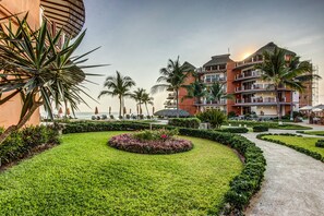 Interior detail - Vivo Resorts (San Pedro Mixtepec)