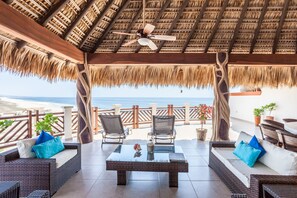 Télévision à écran plasma de 32 pouces avec chaînes par satellite