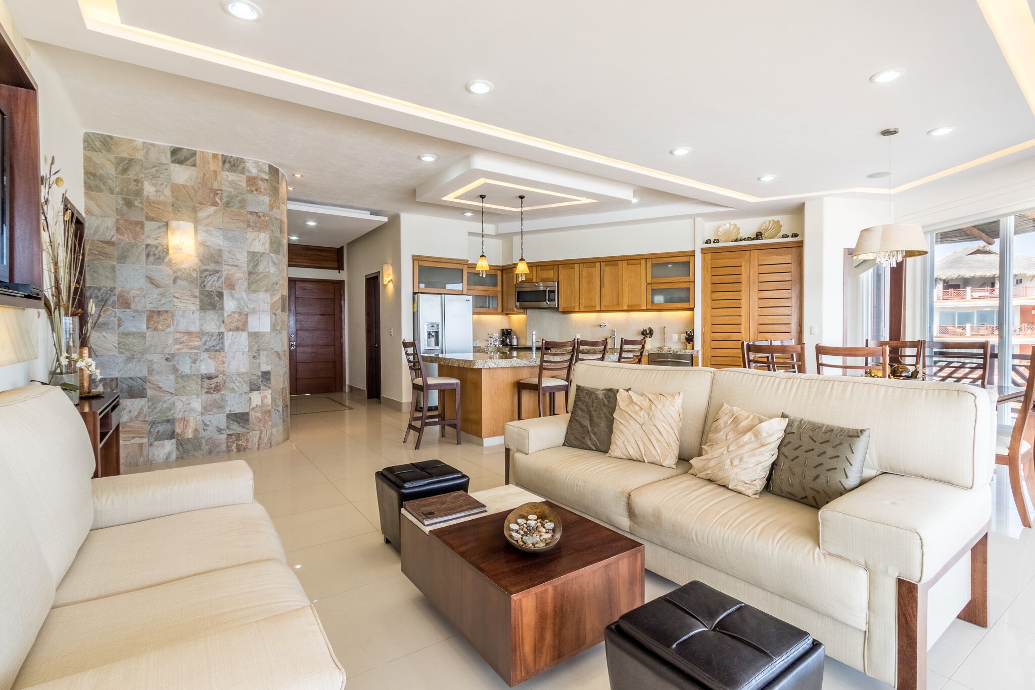 penthouse, 4 bedrooms, oceanfront | living area | 32-inch plasma tv with satellite channels, tv, dvd player