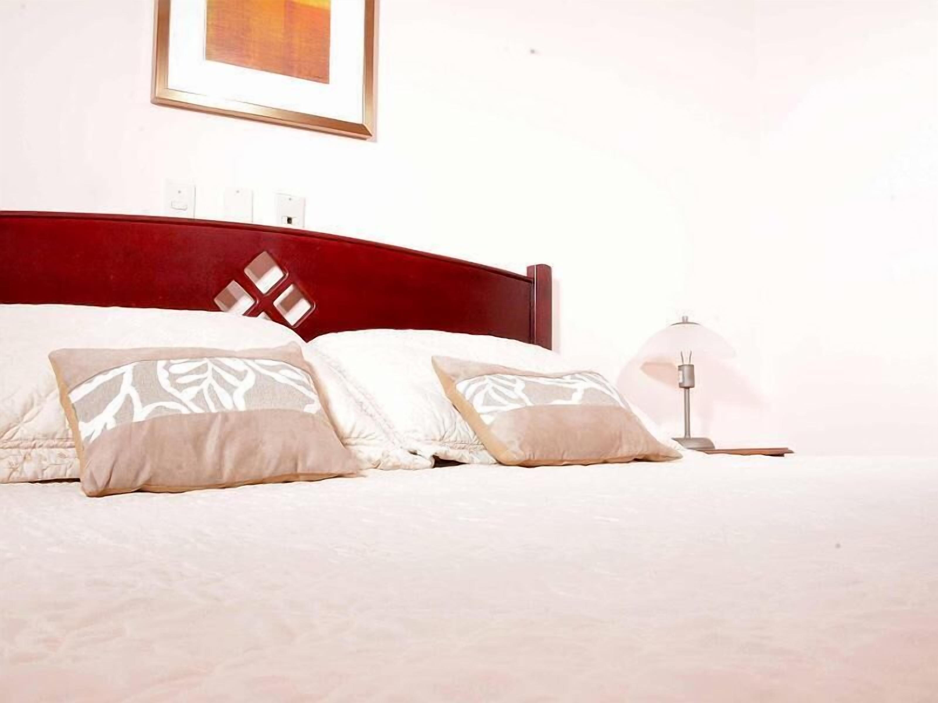 Ropa de cama de alta calidad, escritorio y sistema de insonorización 