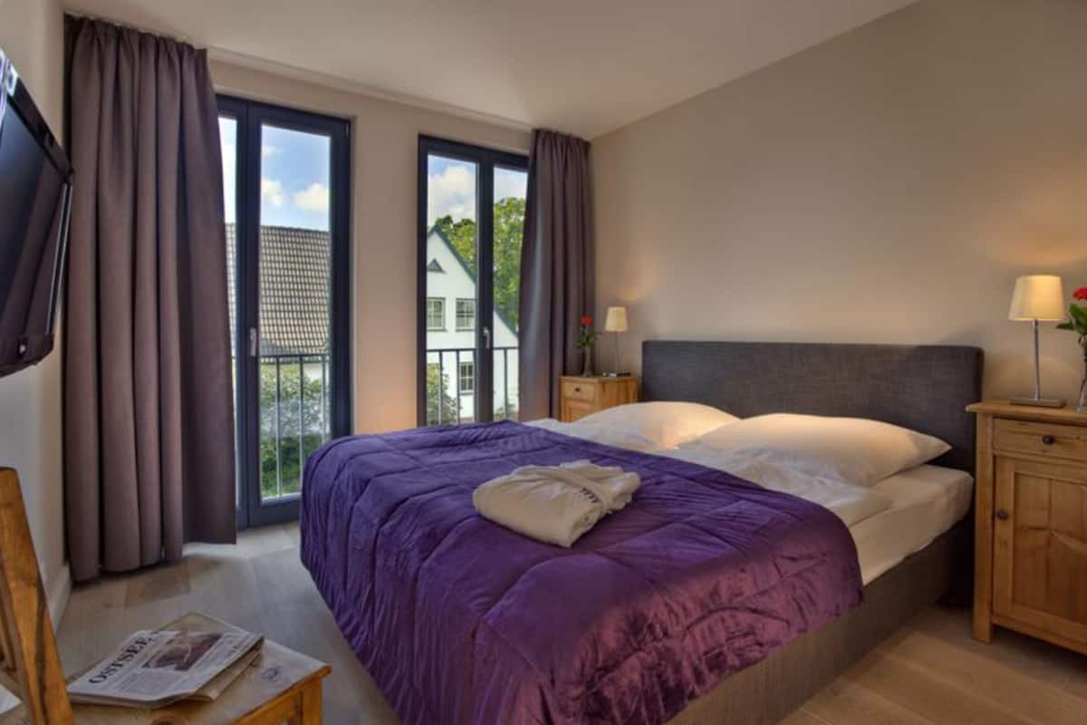 2 bedrooms, minibar, cots/infant beds