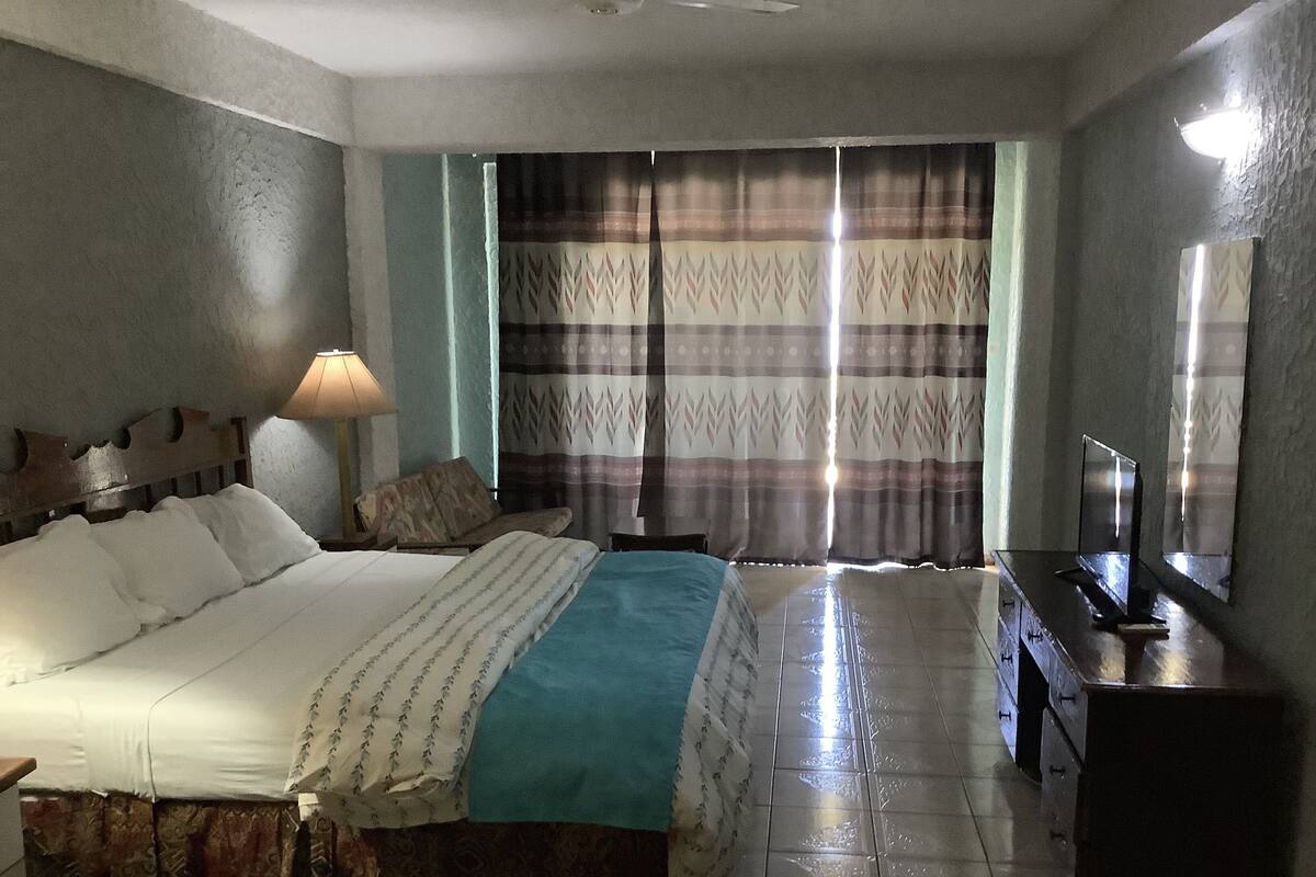 Individually furnished, desk, laptop workspace, free WiFi
